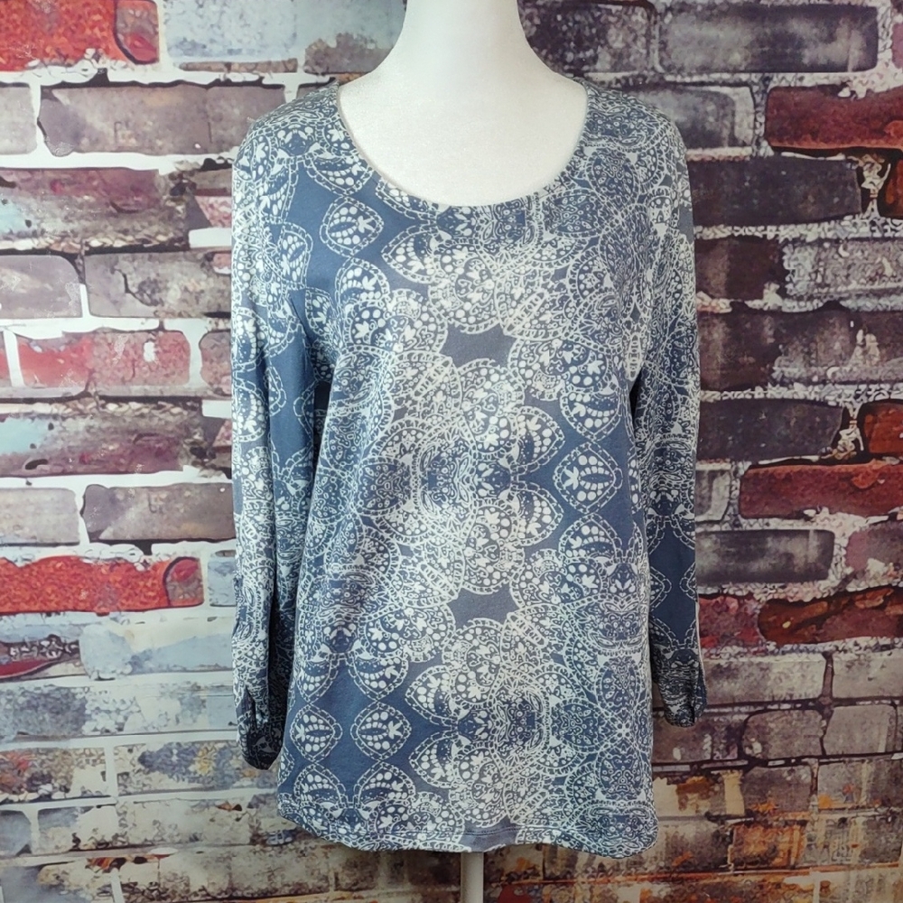 Chico's "Soft Scrolls" Roll/Tab Sleeve Tee Shirt